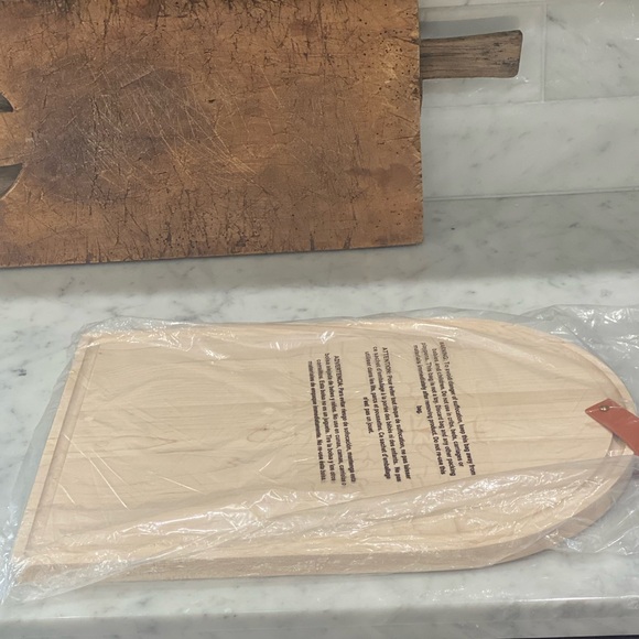 Crate & Barrel NWT
Tomos Large Maple Cutting Board W Leather Strap GIFTABLE! - Picture 9 of 9